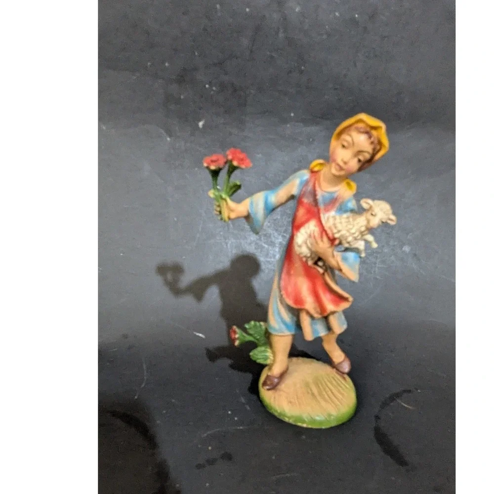 Vintage Italy Figurine Girl with Lamb and Flowers‎ 552/300 Resin